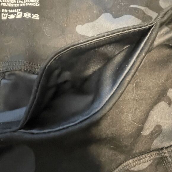 Yogalicious Lux High Waist Leggings Black Gray Camo Print Ankle 1X - Picture 7 of 7